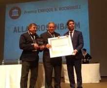 Allan Rosenbaum recibe el Premio Enrique Rodríguez al Mérito y la Trayectoria Municipalista