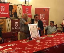 Secretario General UIM entrega distinción a alcalde de La Serena por gestión de calidad