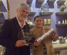 EN ECUADOR RECIBE 1er PREMIO POR SU INVESTIGACIÓN Fernando Carrión